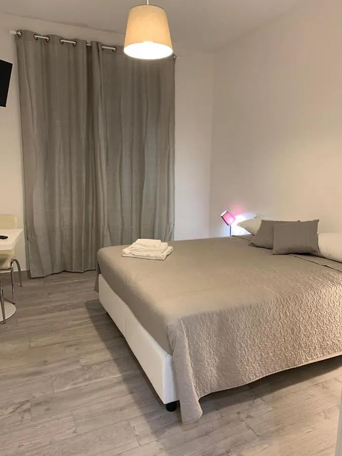 Hotel Domus Dotta New Bolonia 0*,  Italia